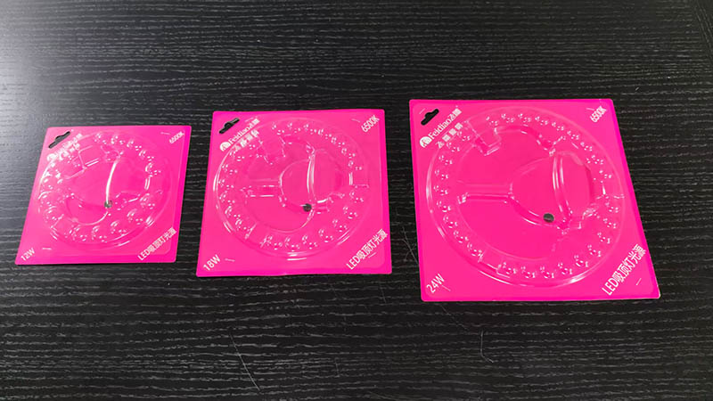 吸顶灯吸卡泡壳